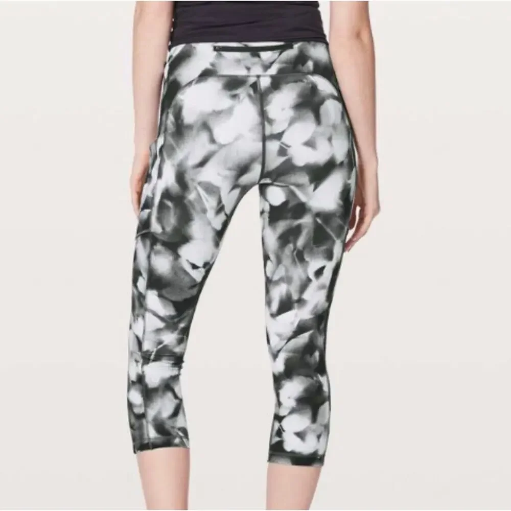 Lululemon Speed Up Crop 21" Blush Blossom Alpine White Black Women's 8 - Picture 2 of 8